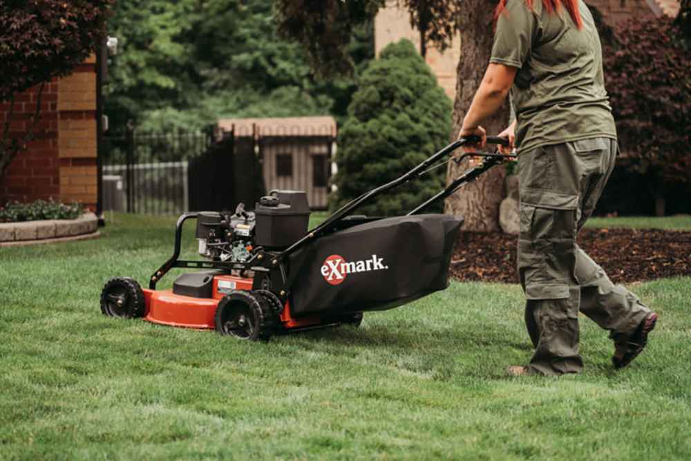 THE BENEFITS OF HIRING A LAWN MOWING SERVICES COMPANY THIS SEASON